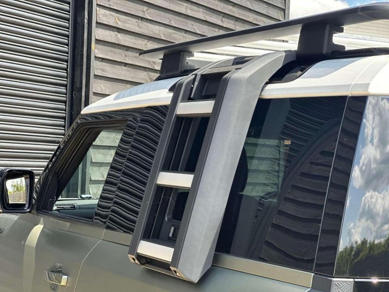 LAND ROVER DEFENDER 90