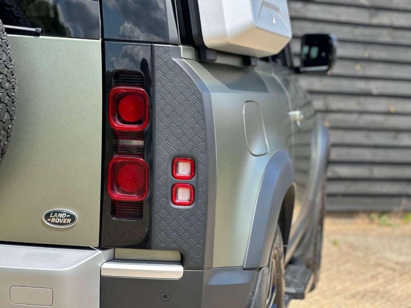 LAND ROVER DEFENDER 90