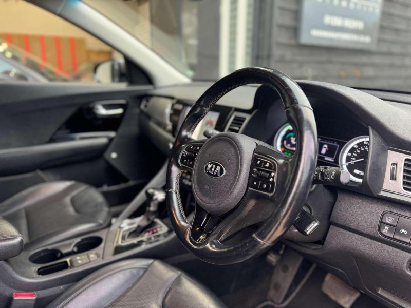 View KIA NIRO 1.6h GDi 3 DCT Euro 6 (s/s) 5dr ( 16in Alloy)