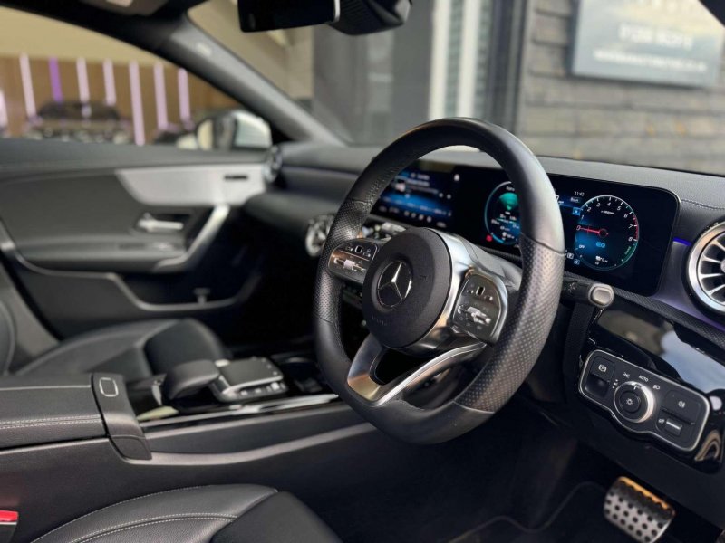 MERCEDES-BENZ CLA